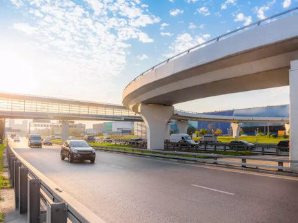 Picture of The ultimate guide to 2025’s best connected driving features and trends (Part 2)