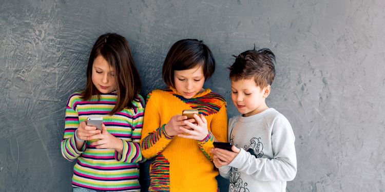 Picture of What Age Should You Buy Your Child a Smartphone?